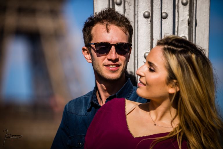 Séance engagement Love Session Paris Pont Bir Hakeim