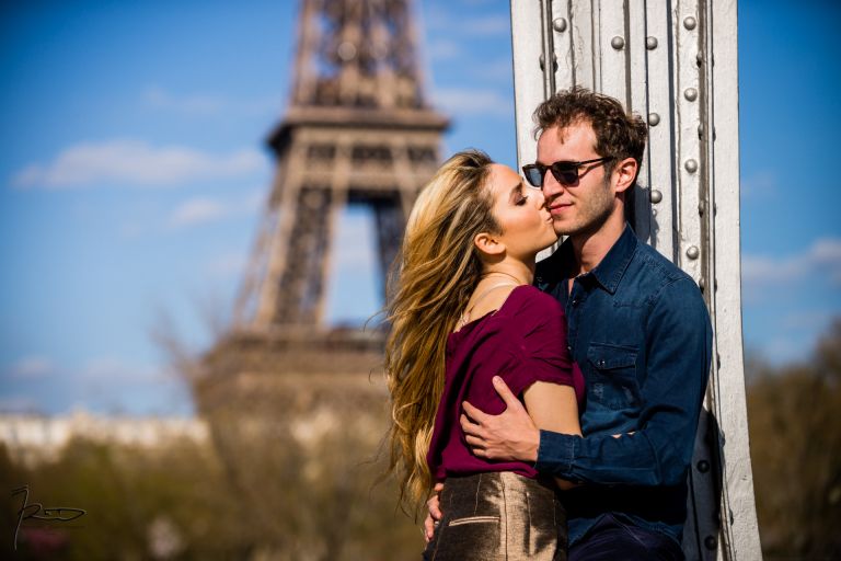 Séance engagement Love Session Paris Pont Bir Hakeim