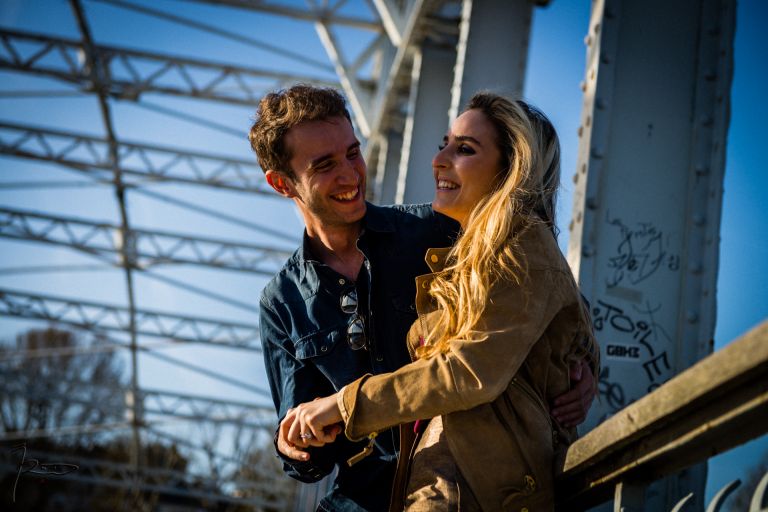 Séance engagement Love Session Paris Pont Debilly