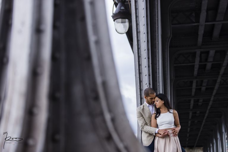 Séance engagement Paris - Love Session in Paris - Séance photo engagement paris - Séance photo Love Session paris - Photo de couple avant le mariage à Paris - Pre-wedding in Paris