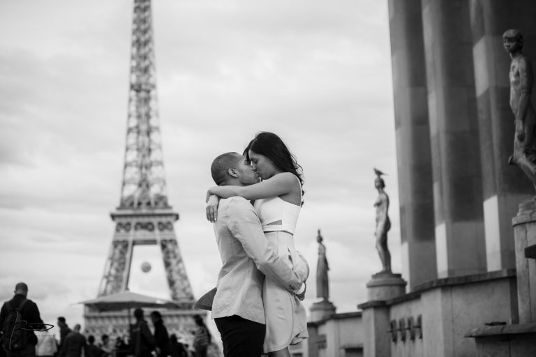 Séance engagement Paris - Love Session in Paris - Séance photo engagement paris - Séance photo Love Session paris - Photo de couple avant le mariage à Paris - Pre-wedding in Paris