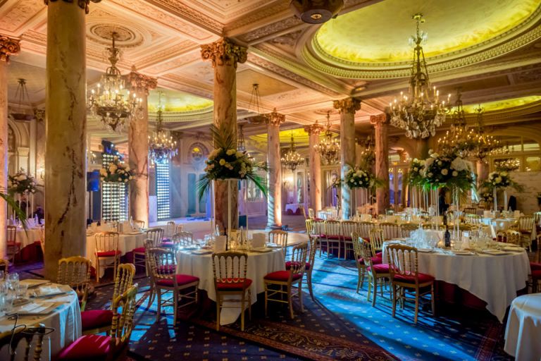 Photographe Mariage Juif Cannes, Nice, Monaco. Décoration de la salle de réception du mariage juif au Carlton de Cannes