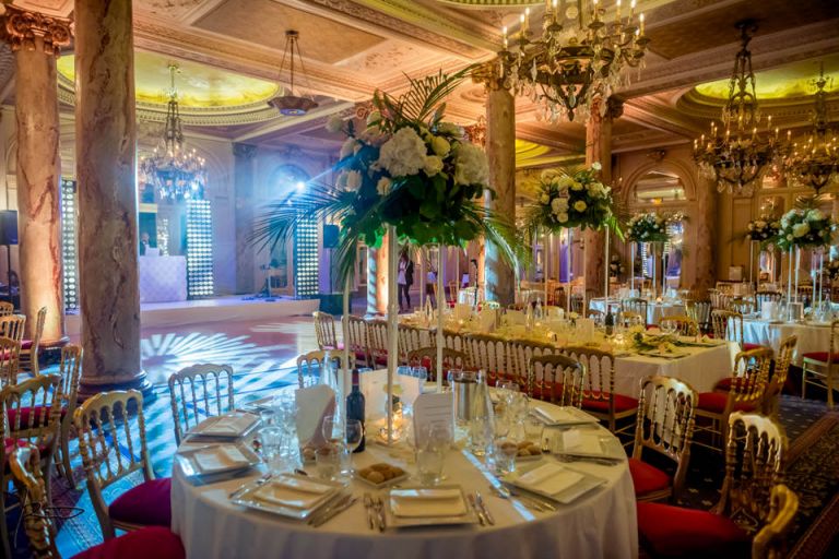 Photographe Mariage Juif Cannes, Nice, Monaco. Décoration de la salle de réception du mariage juif au Carlton de Cannes