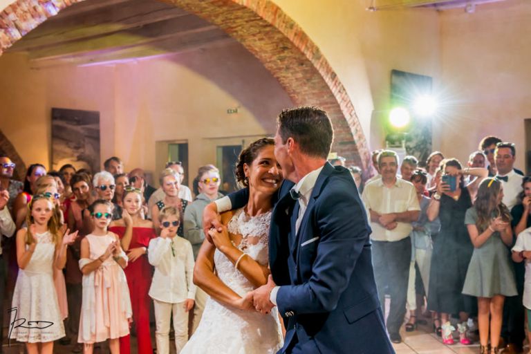 Photographe mariage Var. photographe mariage Hyères. Premières danse avec les mariés.