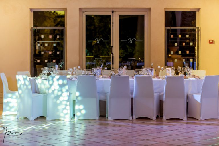 Photographe mariage Var. photographe mariage Hyères. La table d'honneur est belle