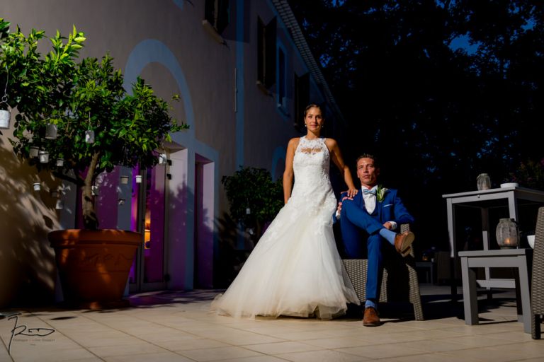 Photographe mariage Var. photographe mariage Hyères. Photo de couple sur la terrasse de château