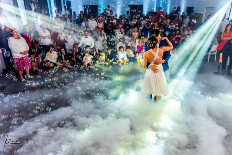 Les mariés ouvrent le bal