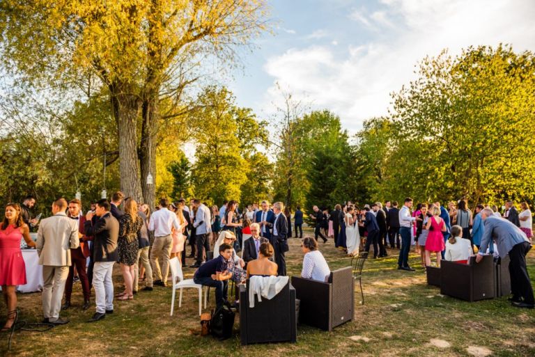 Vin d'honneur au Nomade Lodge sous le soleil