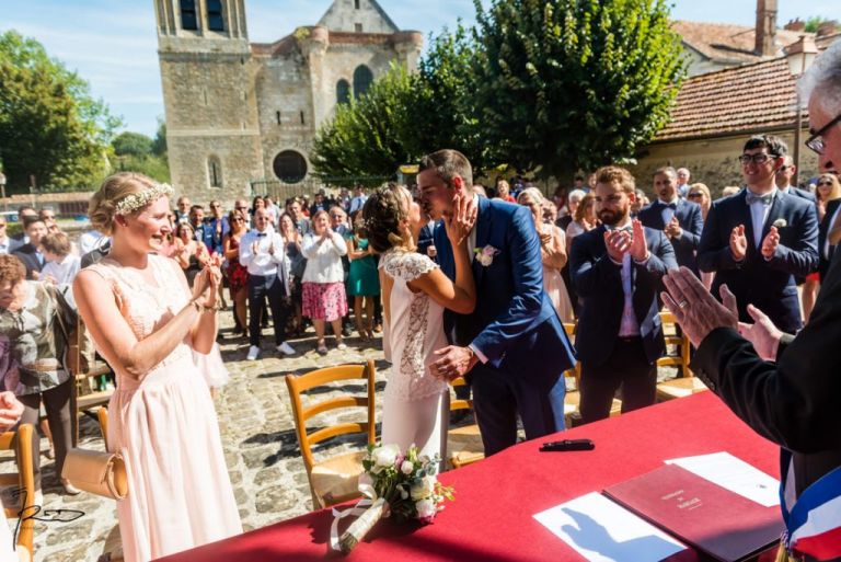 Cérémonie civile sous le soleil en extérieur