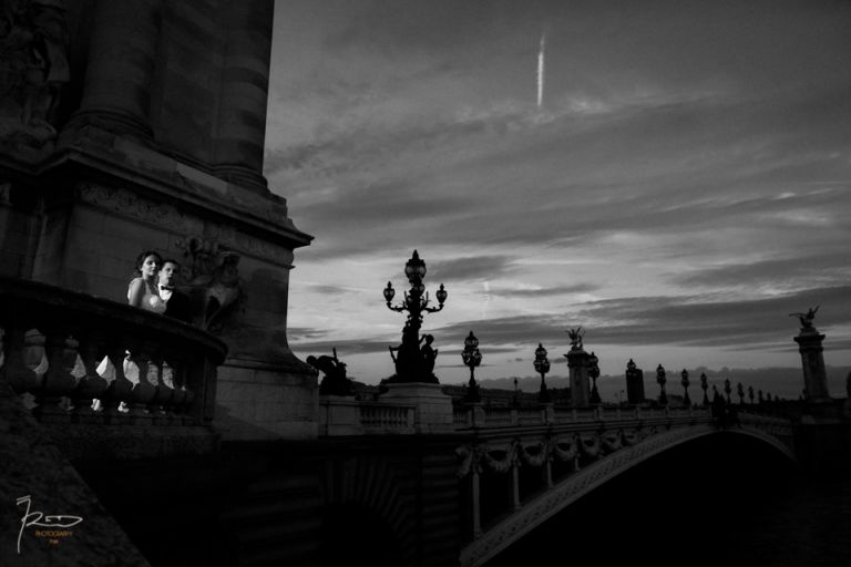 Photo de mariage à Paris la nuit.