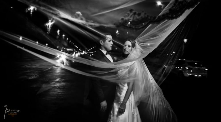 Séance en day after à P. Photo shoot after wedding in Paris. Day after by night.aris