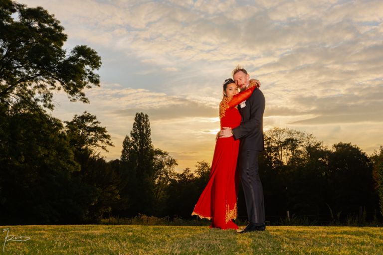 Photographe mariage vietnamien. photo de couple au coucher du soleil